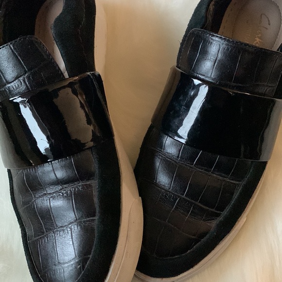 CLARKS Slip-on Shoes Loafers Black Leather Crocodile Print Size 7.5 Comfortable - Picture 5 of 6